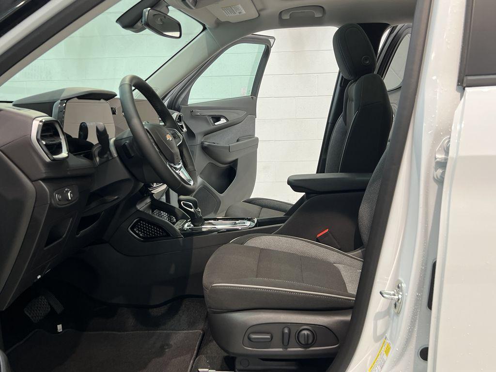 new 2025 Chevrolet TrailBlazer car, priced at $33,065