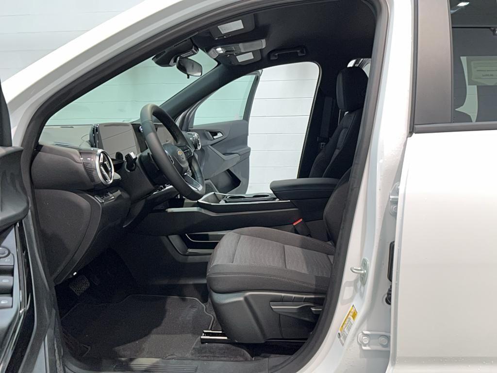 new 2025 Chevrolet Equinox car, priced at $31,995