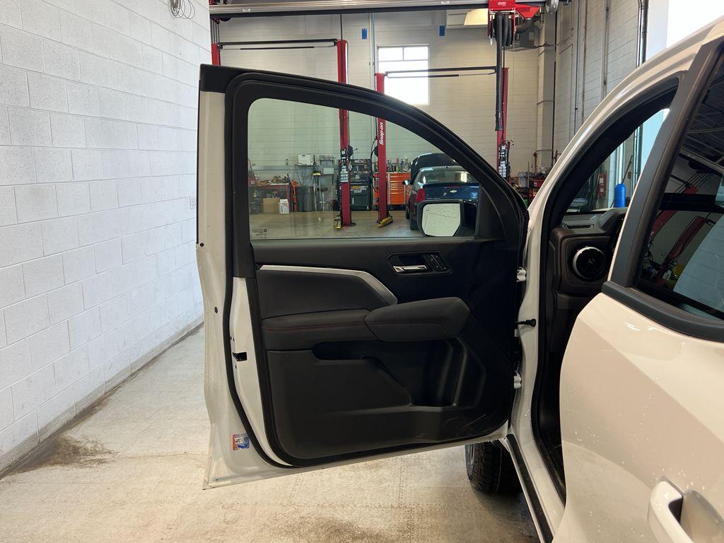 new 2025 Chevrolet Colorado car, priced at $49,660