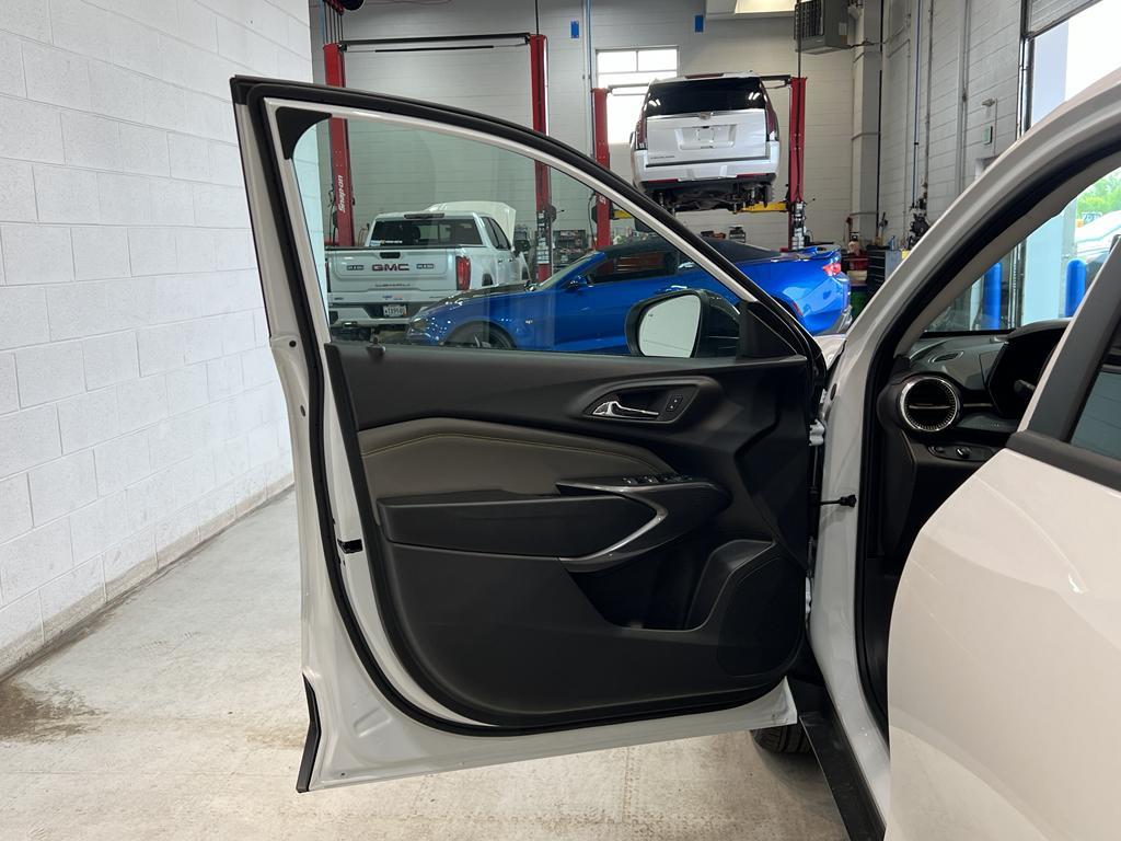 new 2025 Chevrolet Trax car, priced at $26,090