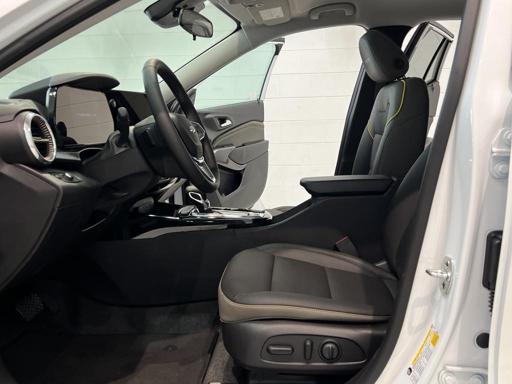 new 2025 Chevrolet Trax car, priced at $26,090