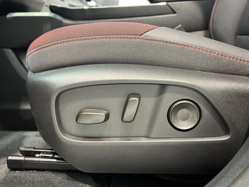 new 2026 Chevrolet Equinox car, priced at $40,280