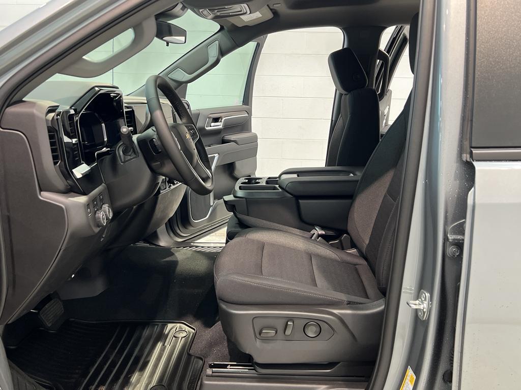 new 2025 Chevrolet Silverado 1500 car, priced at $52,595