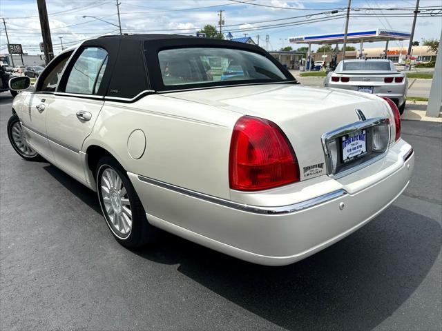used 2004 Lincoln Town Car car, priced at $14,950