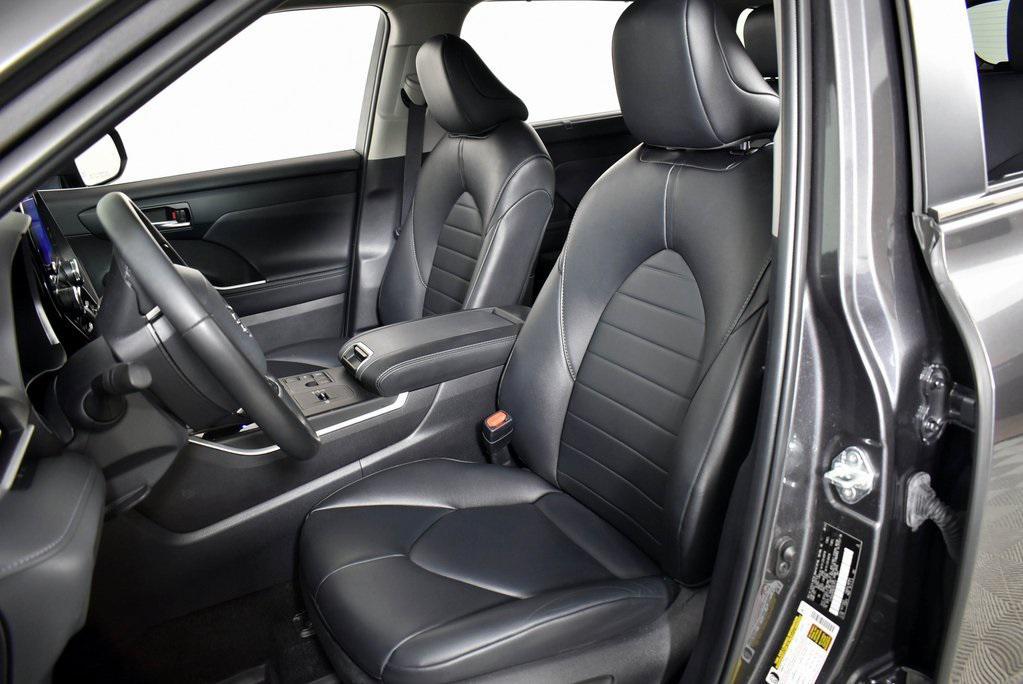 used 2024 Toyota Highlander car, priced at $39,499