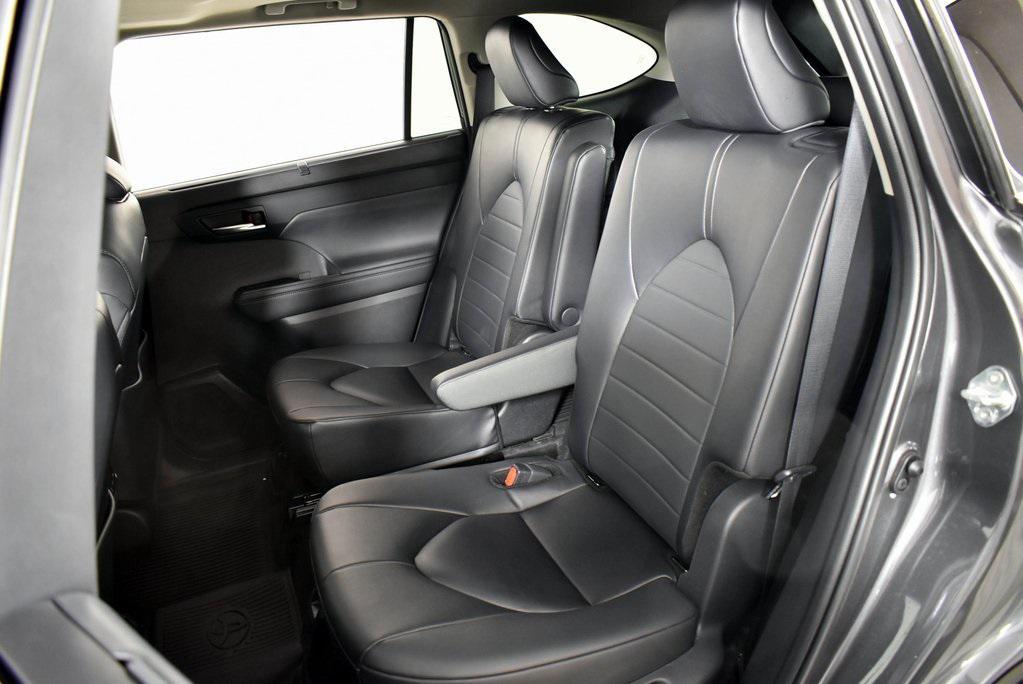 used 2024 Toyota Highlander car, priced at $39,499