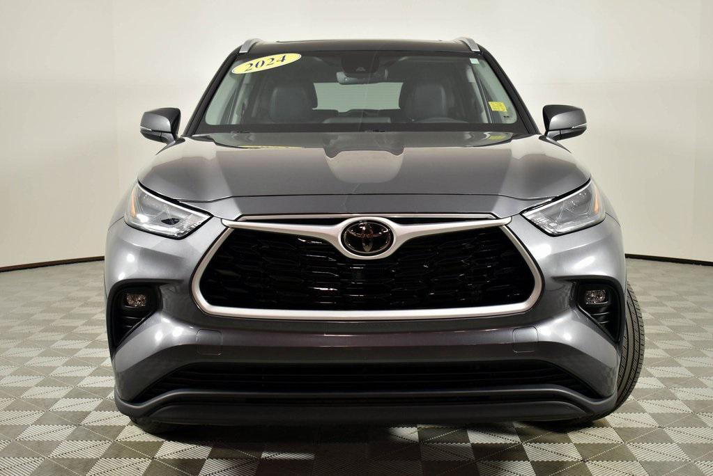 used 2024 Toyota Highlander car, priced at $39,499