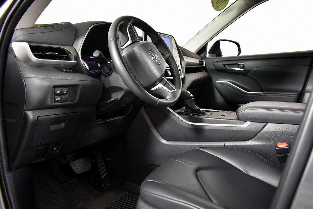 used 2024 Toyota Highlander car, priced at $39,499