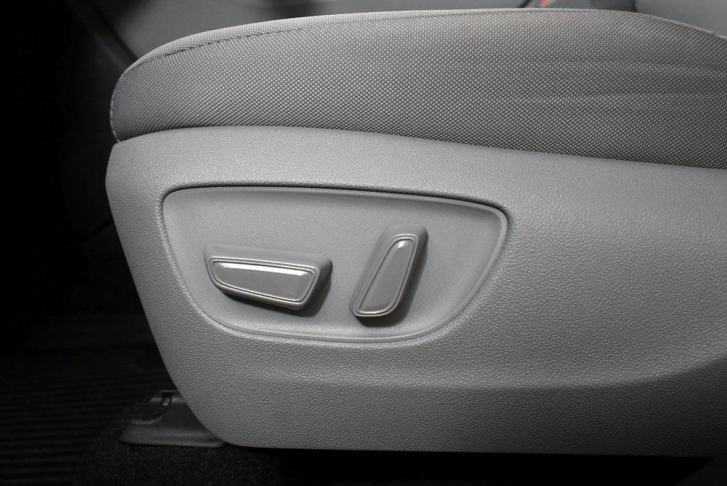 used 2023 Toyota Highlander car, priced at $43,488