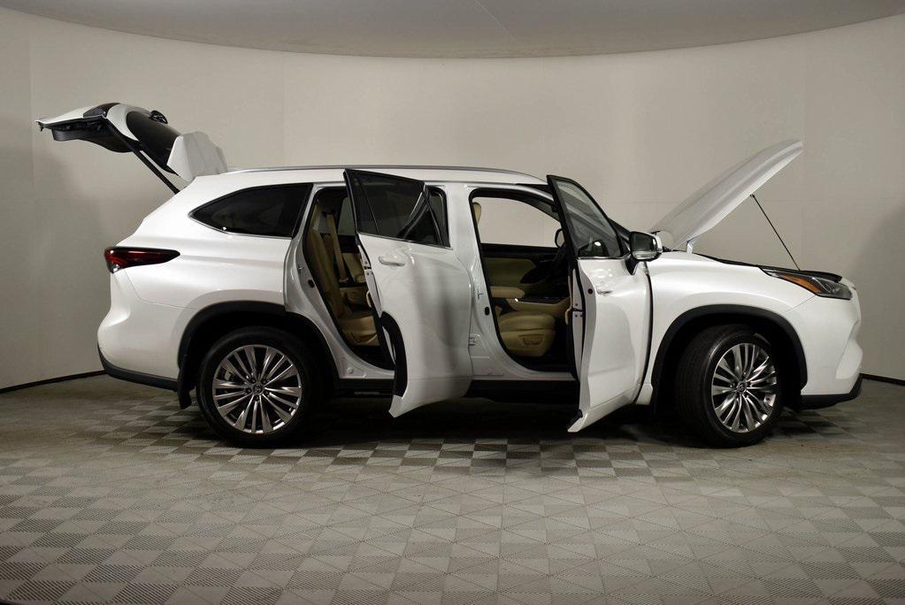used 2024 Toyota Highlander car, priced at $47,499
