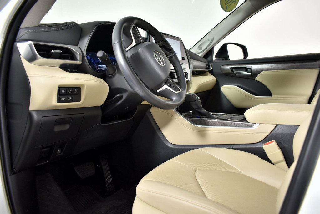 used 2024 Toyota Highlander car, priced at $47,499
