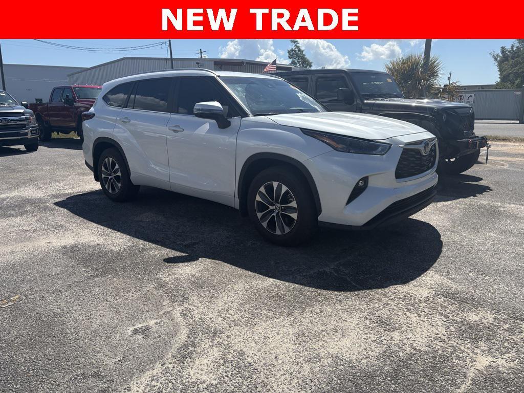 used 2024 Toyota Highlander car, priced at $41,998