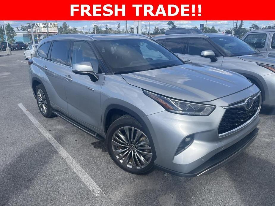 used 2021 Toyota Highlander Hybrid car, priced at $33,987