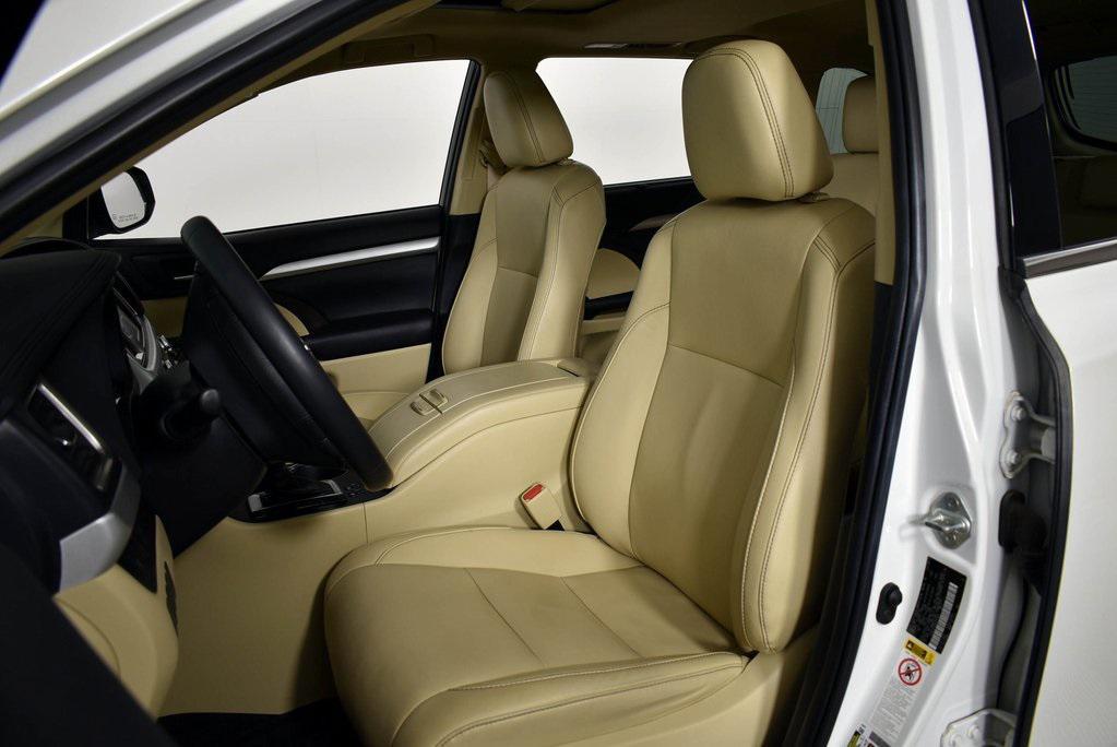 used 2019 Toyota Highlander car, priced at $24,998