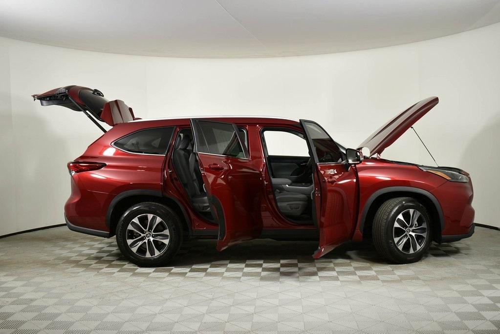 used 2023 Toyota Highlander car, priced at $41,887