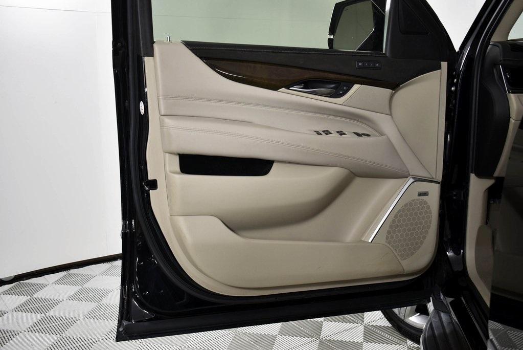 used 2018 Cadillac Escalade ESV car, priced at $32,477