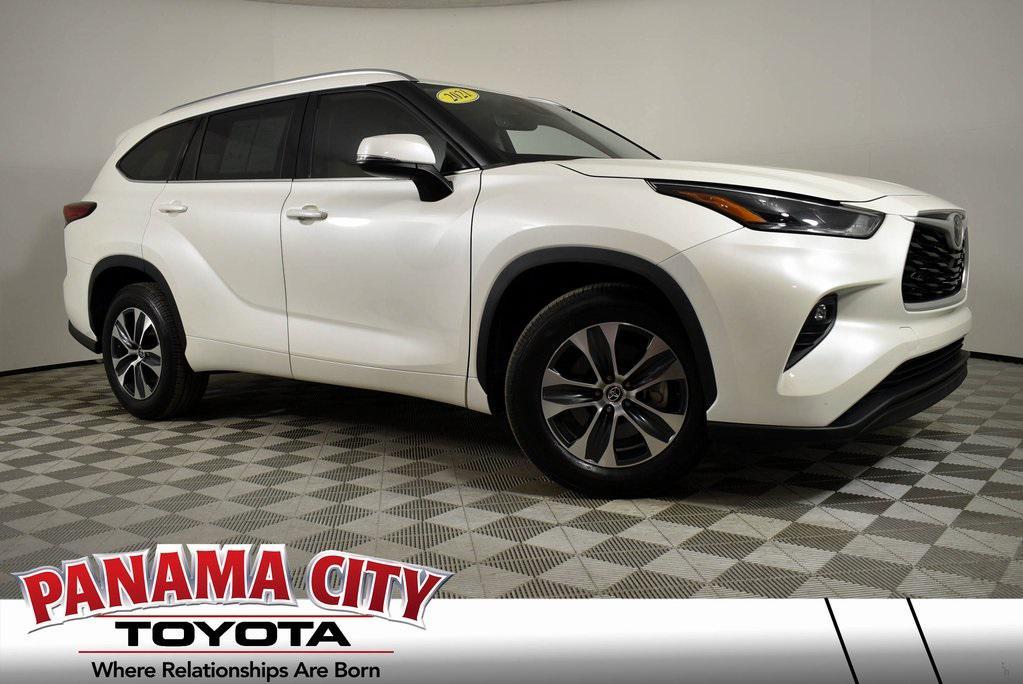 used 2021 Toyota Highlander car, priced at $31,499