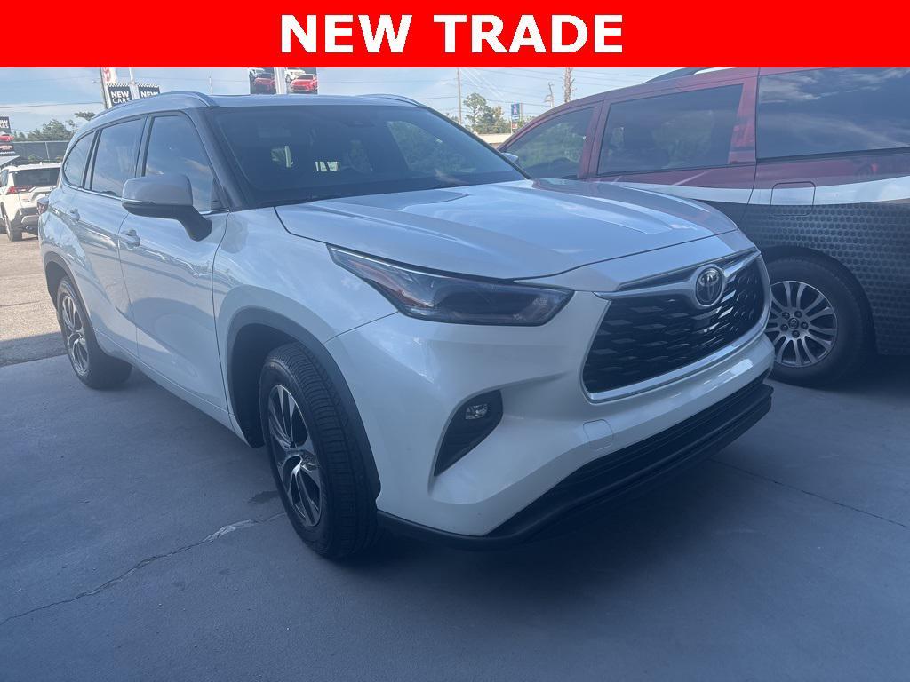 used 2021 Toyota Highlander car, priced at $34,499