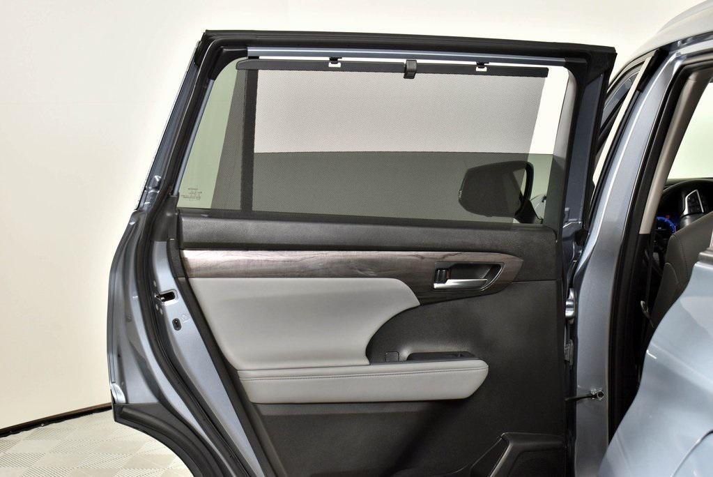used 2023 Toyota Highlander car, priced at $41,998