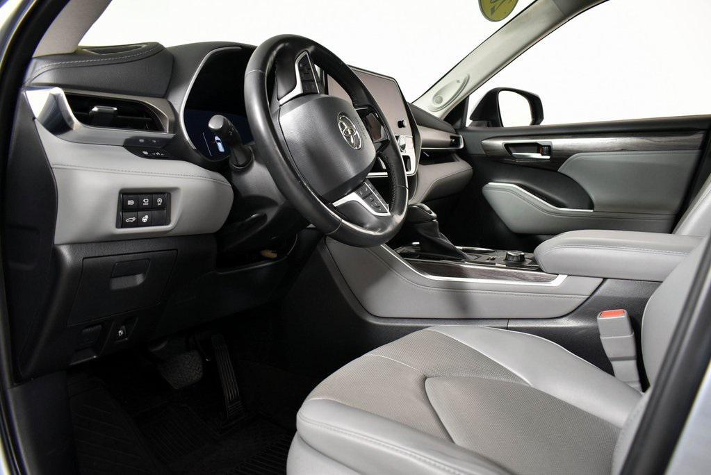 used 2023 Toyota Highlander car, priced at $41,998