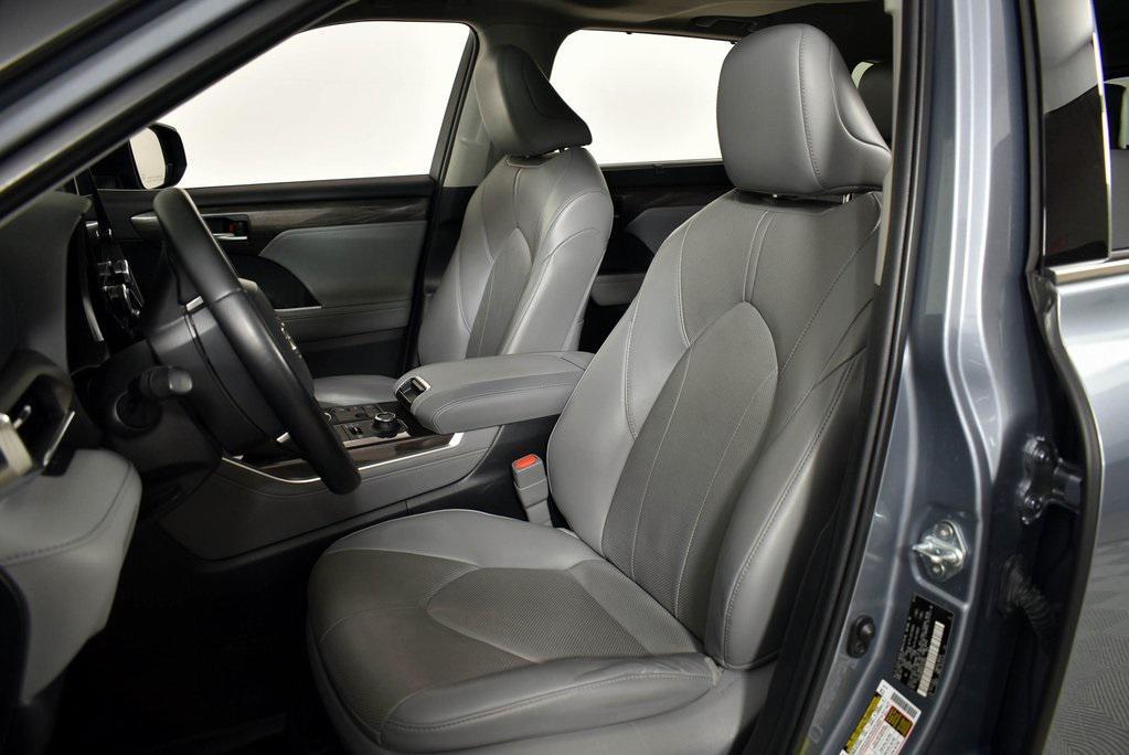 used 2023 Toyota Highlander car, priced at $41,998