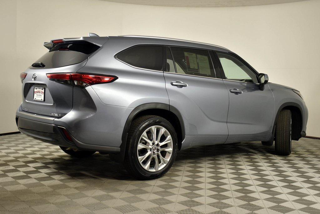 used 2023 Toyota Highlander car, priced at $41,998