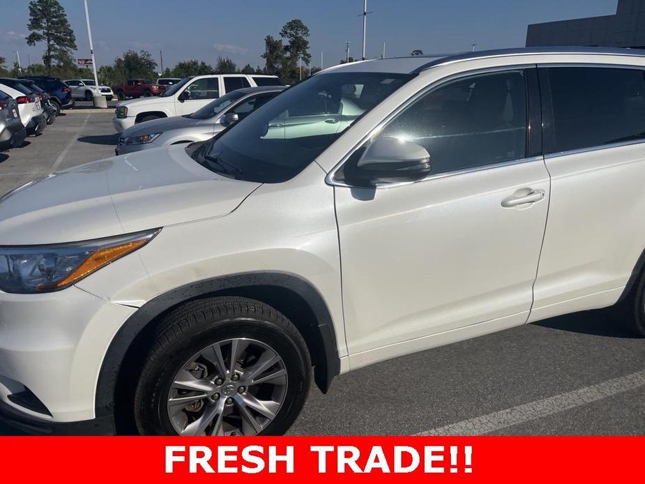 used 2015 Toyota Highlander car, priced at $15,889