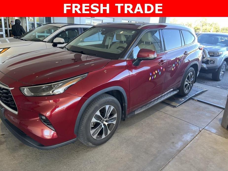 used 2022 Toyota Highlander car, priced at $40,988