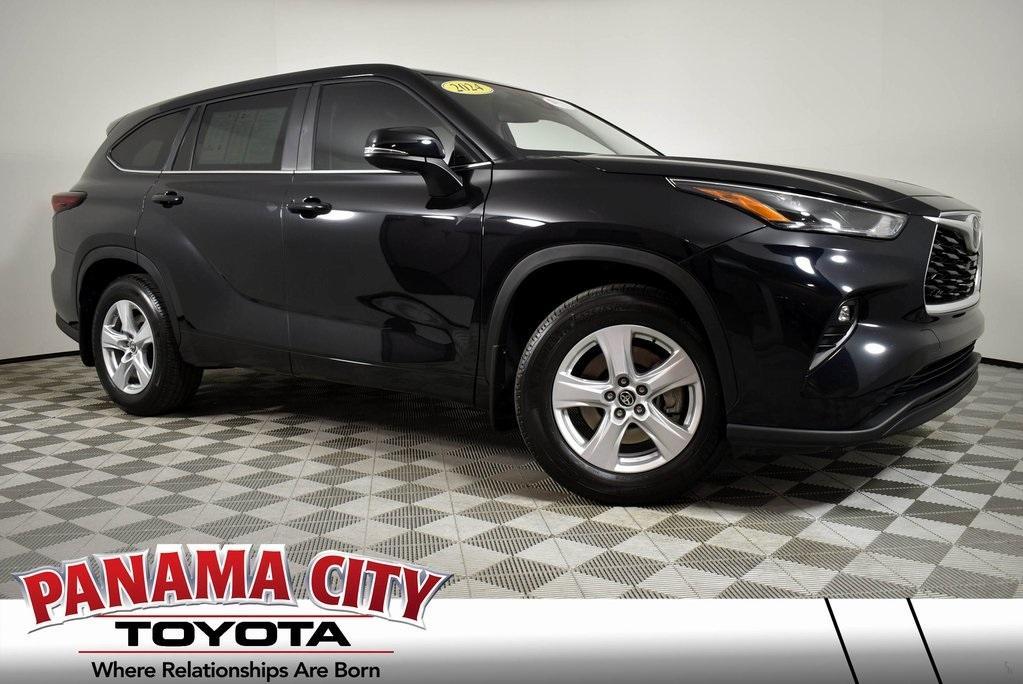 used 2024 Toyota Highlander car, priced at $35,989