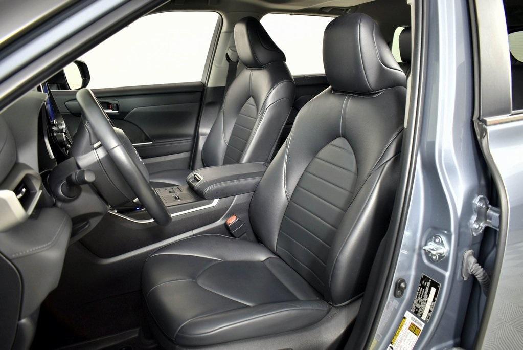used 2024 Toyota Highlander car, priced at $47,879