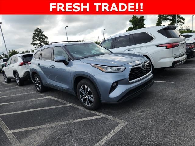 used 2020 Toyota Highlander car, priced at $33,467