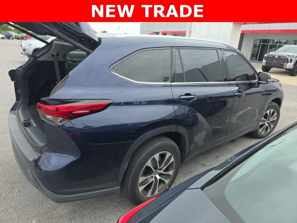 used 2022 Toyota Highlander car, priced at $34,399