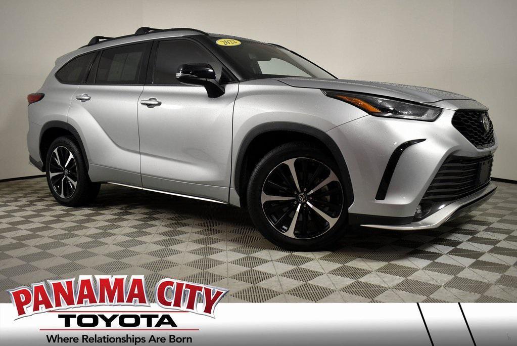 used 2022 Toyota Highlander car, priced at $34,799