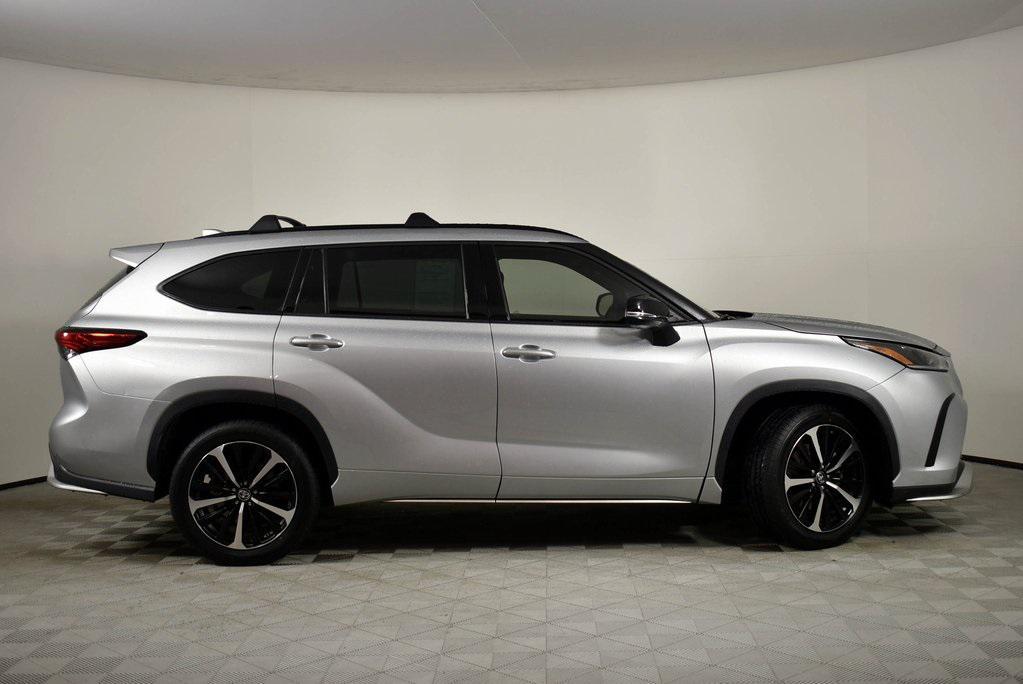 used 2022 Toyota Highlander car, priced at $34,799