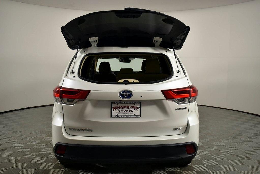 used 2019 Toyota Highlander Hybrid car, priced at $28,898