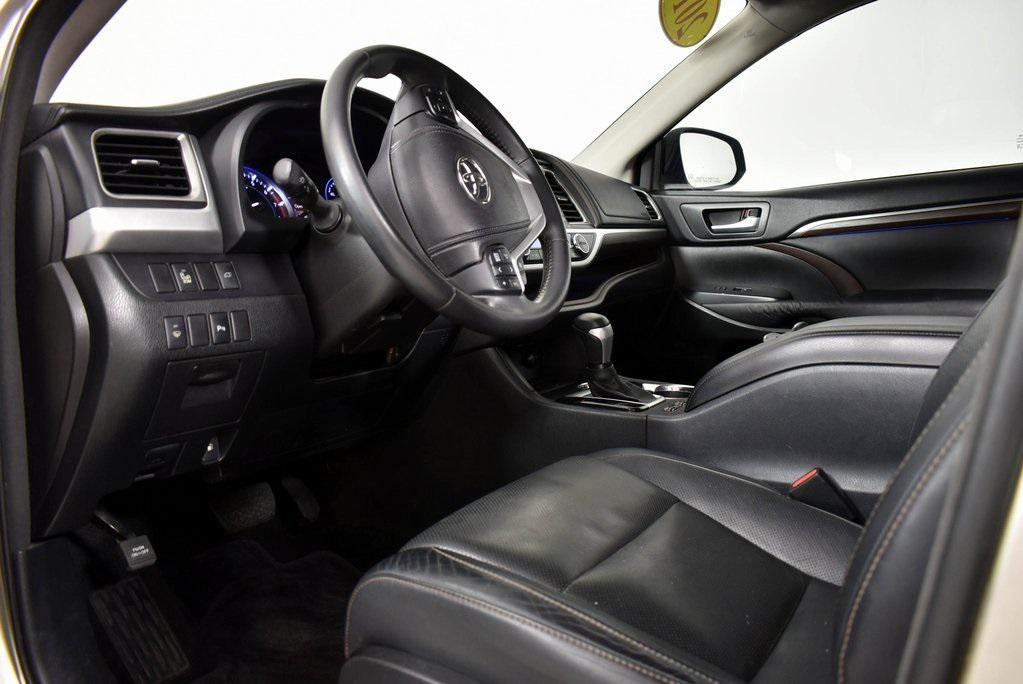 used 2014 Toyota Highlander car, priced at $16,899