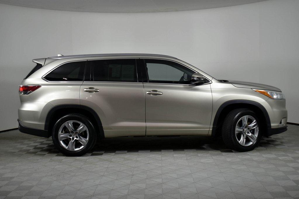 used 2014 Toyota Highlander car, priced at $16,899