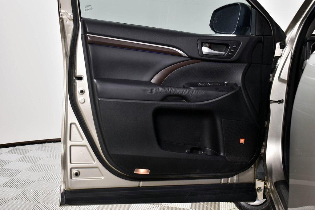 used 2014 Toyota Highlander car, priced at $16,899