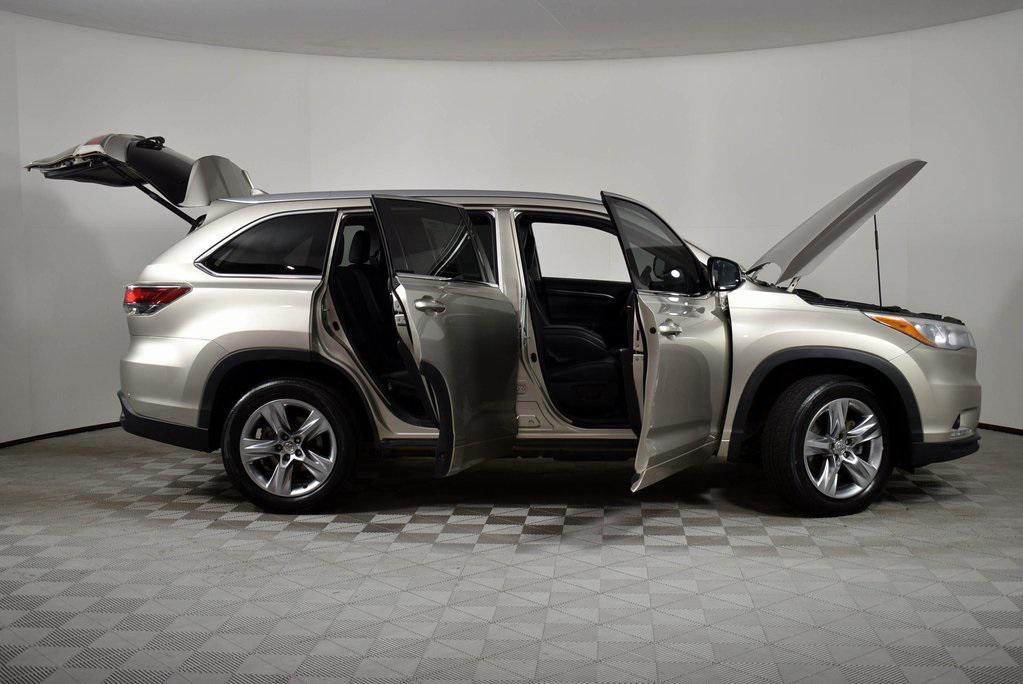 used 2014 Toyota Highlander car, priced at $16,899