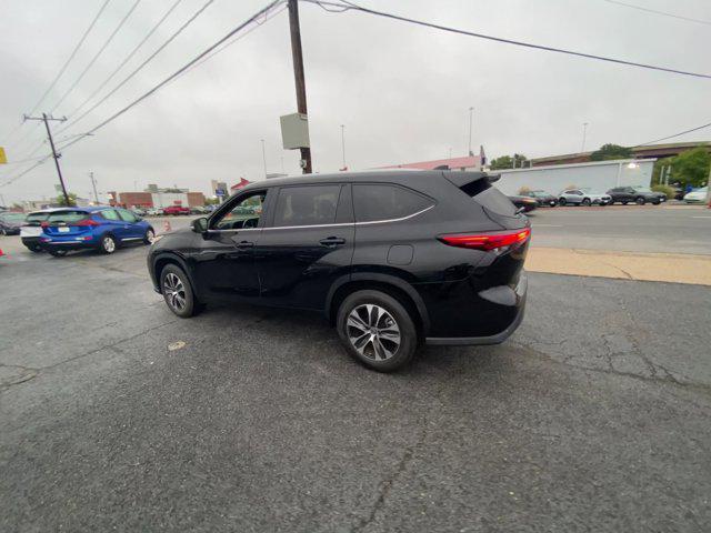 used 2023 Toyota Highlander car, priced at $36,252