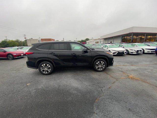 used 2023 Toyota Highlander car, priced at $36,252