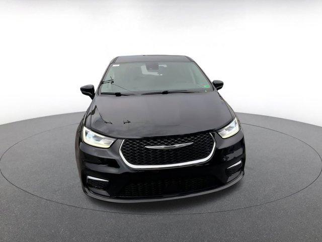 used 2024 Chrysler Pacifica car, priced at $31,419