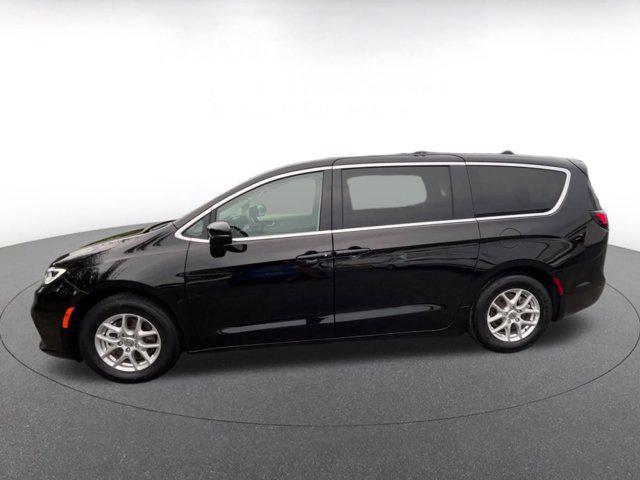 used 2024 Chrysler Pacifica car, priced at $31,419