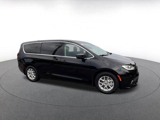 used 2024 Chrysler Pacifica car, priced at $31,419