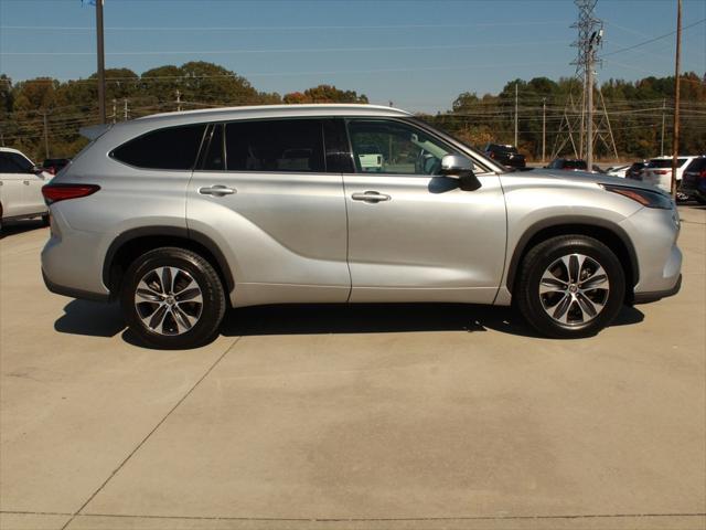 used 2022 Toyota Highlander car, priced at $34,900