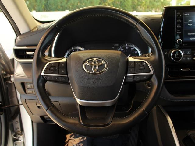 used 2022 Toyota Highlander car, priced at $34,900