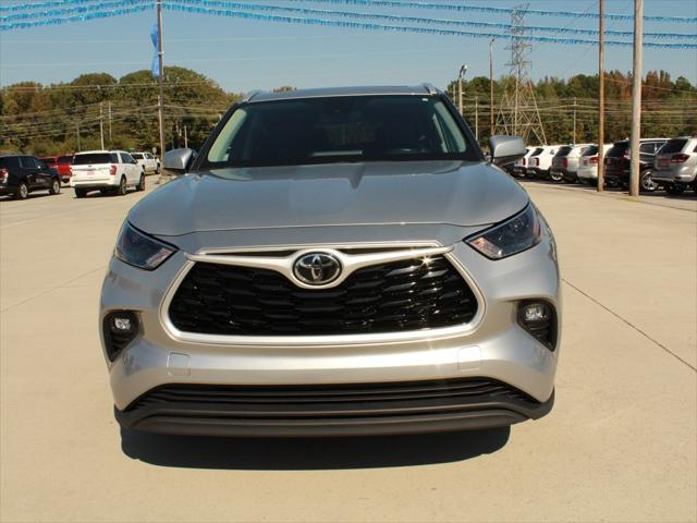 used 2022 Toyota Highlander car, priced at $34,900