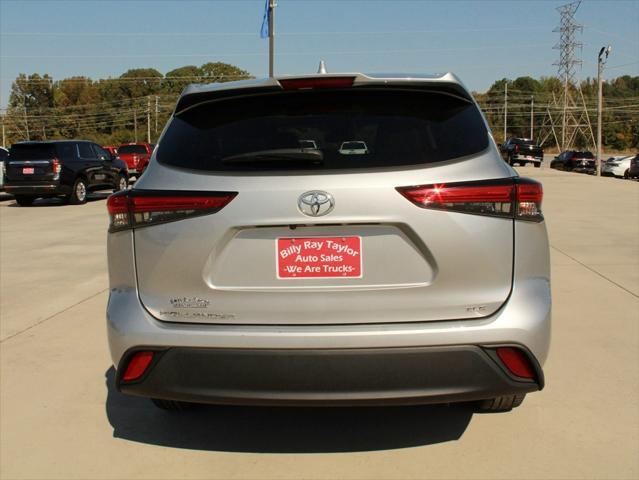 used 2022 Toyota Highlander car, priced at $34,900