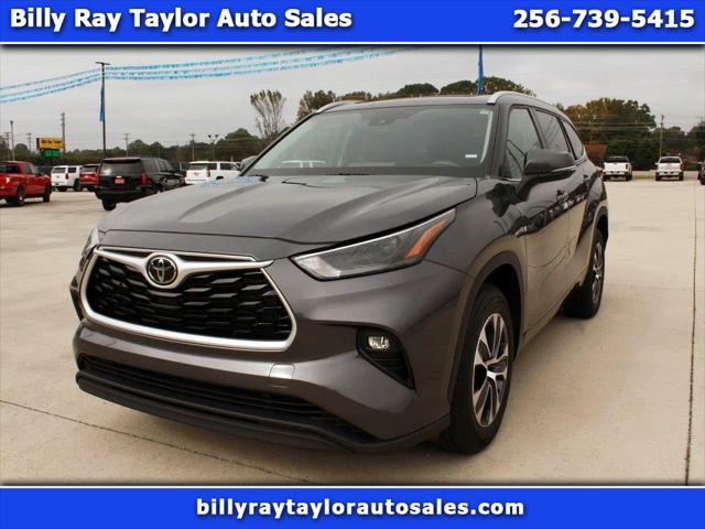 used 2022 Toyota Highlander car, priced at $34,900