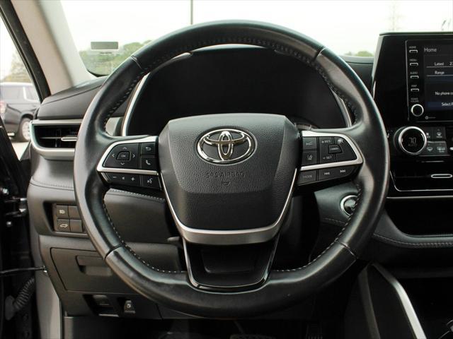 used 2022 Toyota Highlander car, priced at $34,900